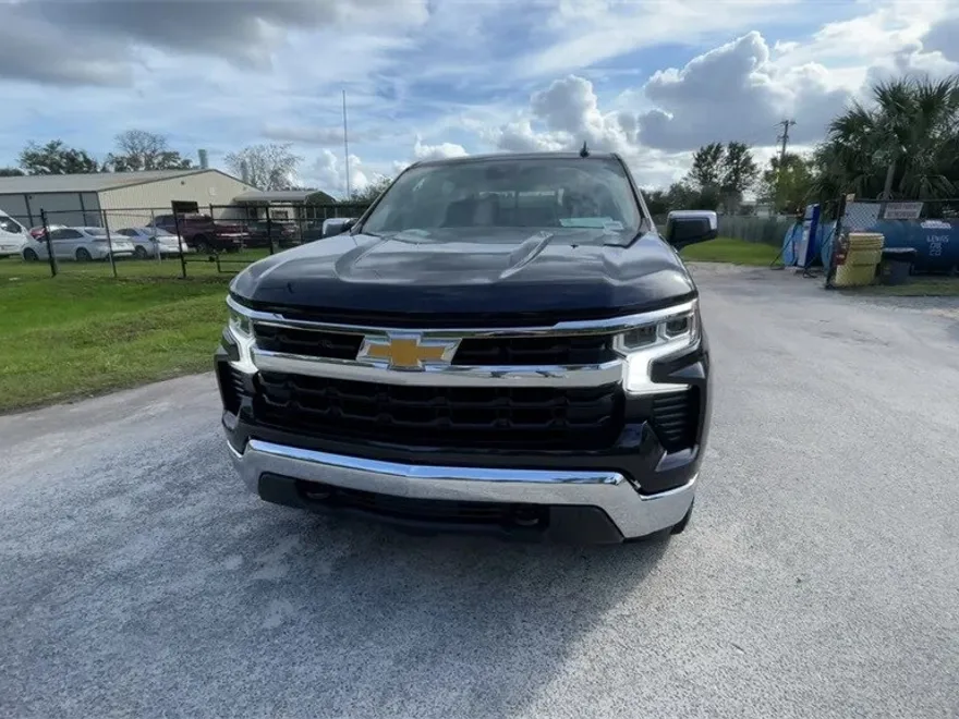 2023 Chevrolet Silverado 1500 LT photo 1