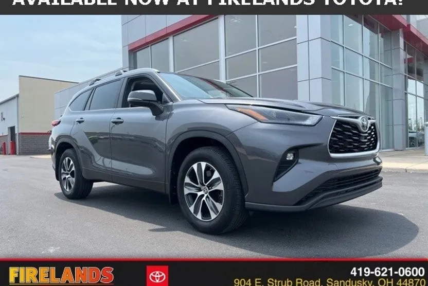 2023 Toyota Highlander XLE photo 1