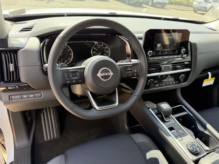 2025 Nissan Pathfinder SV photo 1