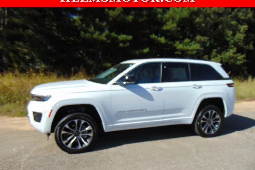 2023 Jeep Grand Cherokee Overland photo 1