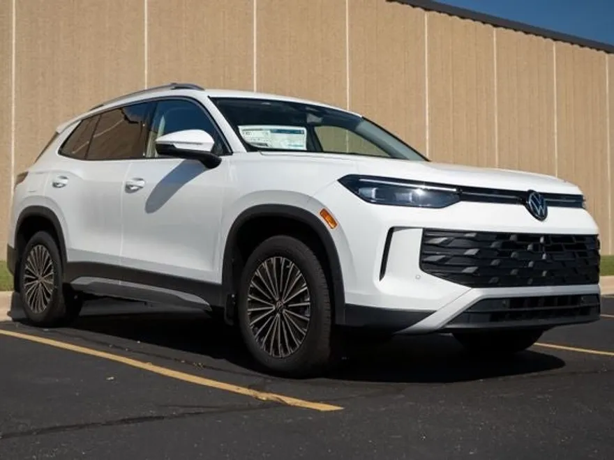 2025 Volkswagen Tiguan S photo 1