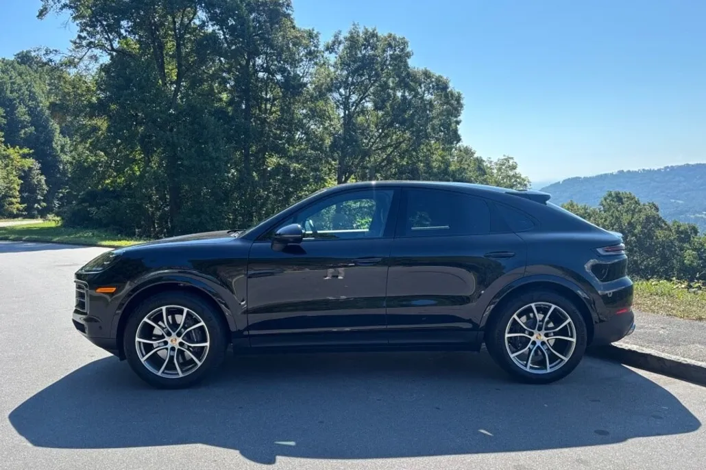2024 Porsche Cayenne Coupe Base photo 1