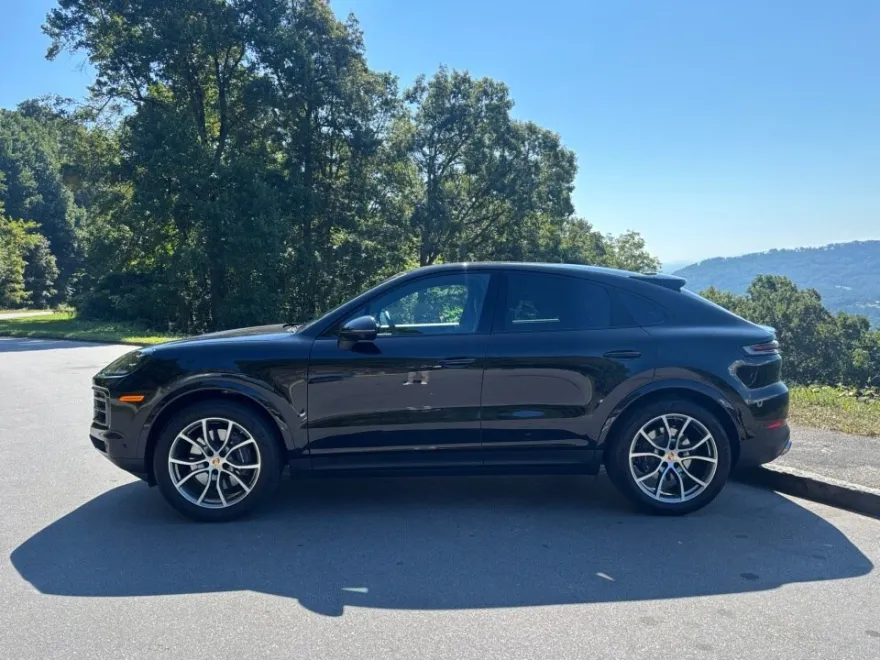 2024 Porsche Cayenne Coupe Base photo 1