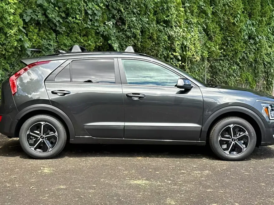 2025 Kia Niro EX Touring photo 1
