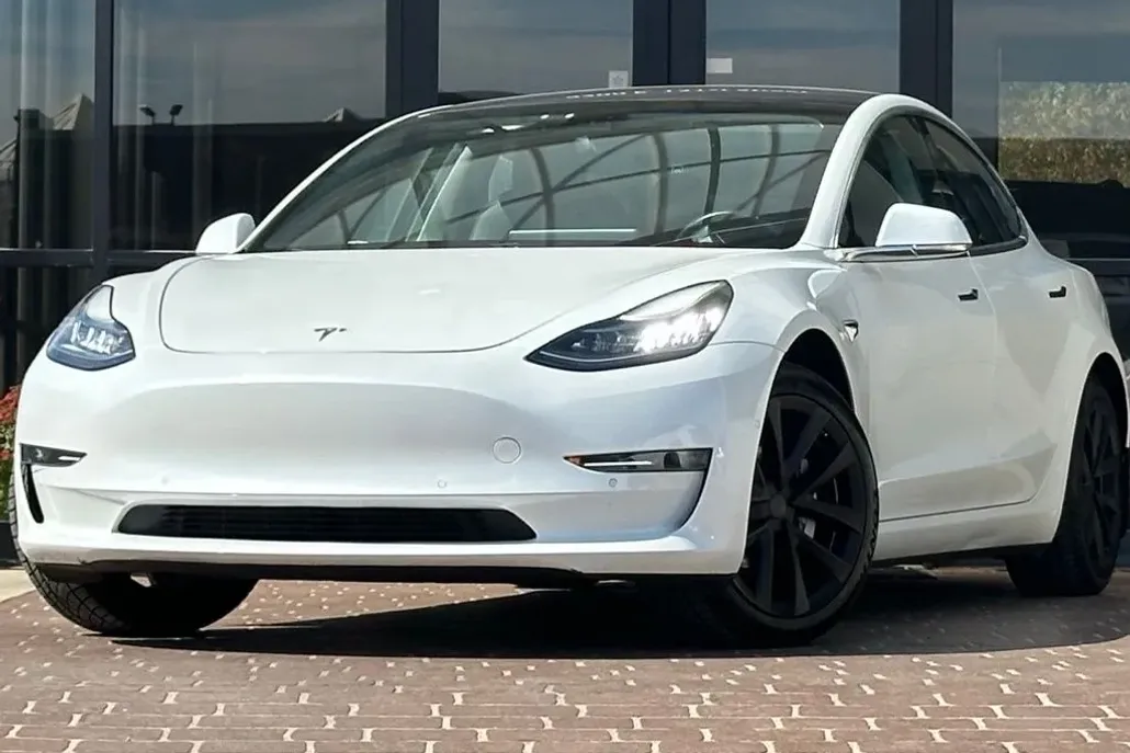 2023 Tesla Model S photo 1