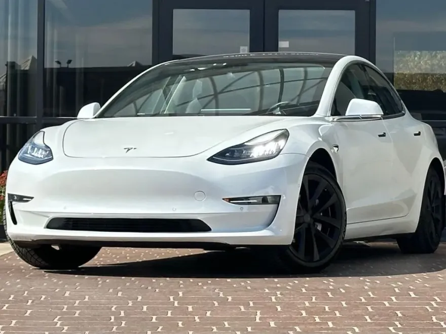 2023 Tesla Model S photo 1