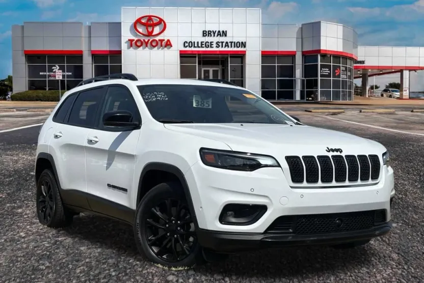 2023 Jeep Cherokee Altitude Lux photo 1