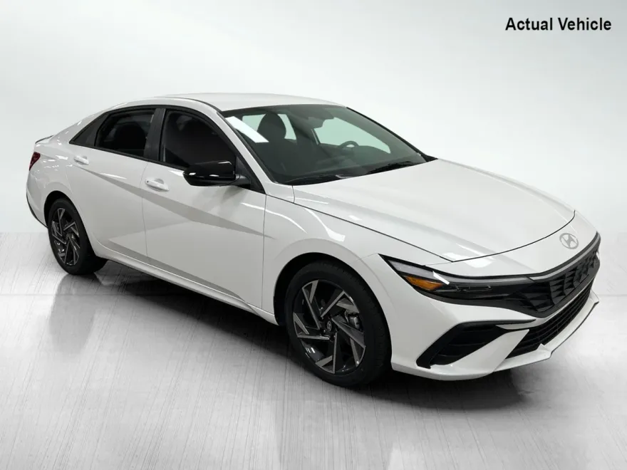 2025 Hyundai Elantra SEL Sport photo 1