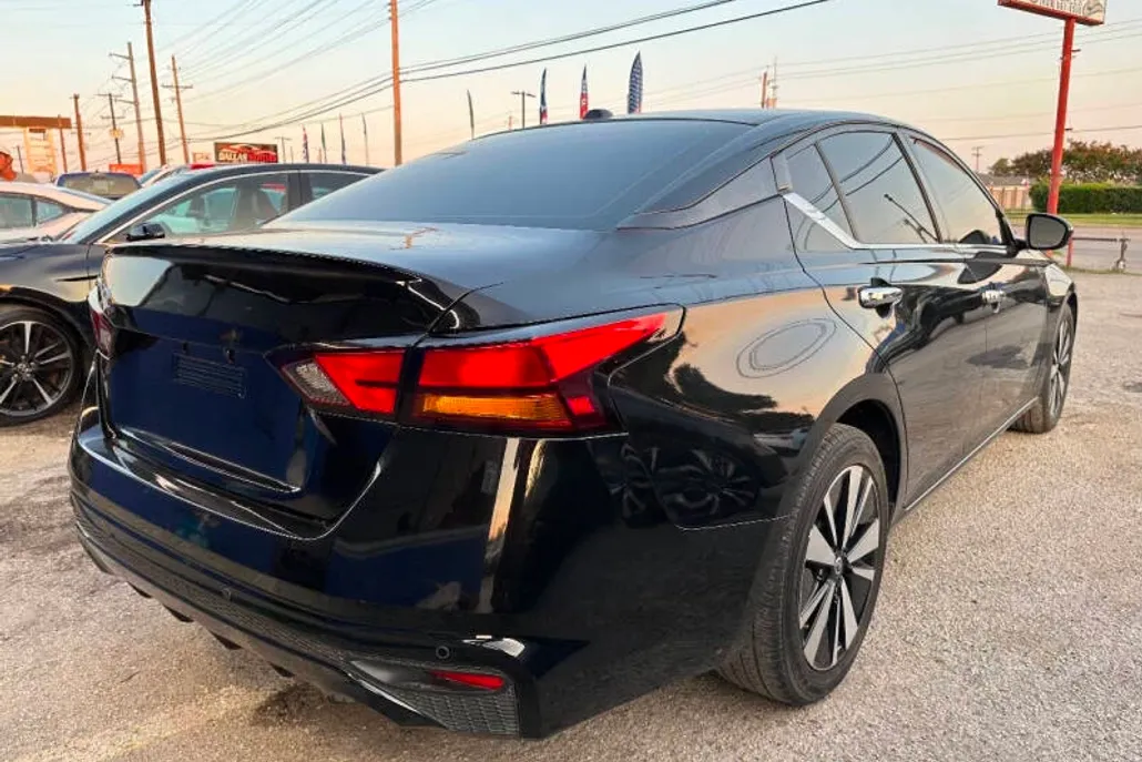 2021 Nissan Altima 2.5 SV photo 1