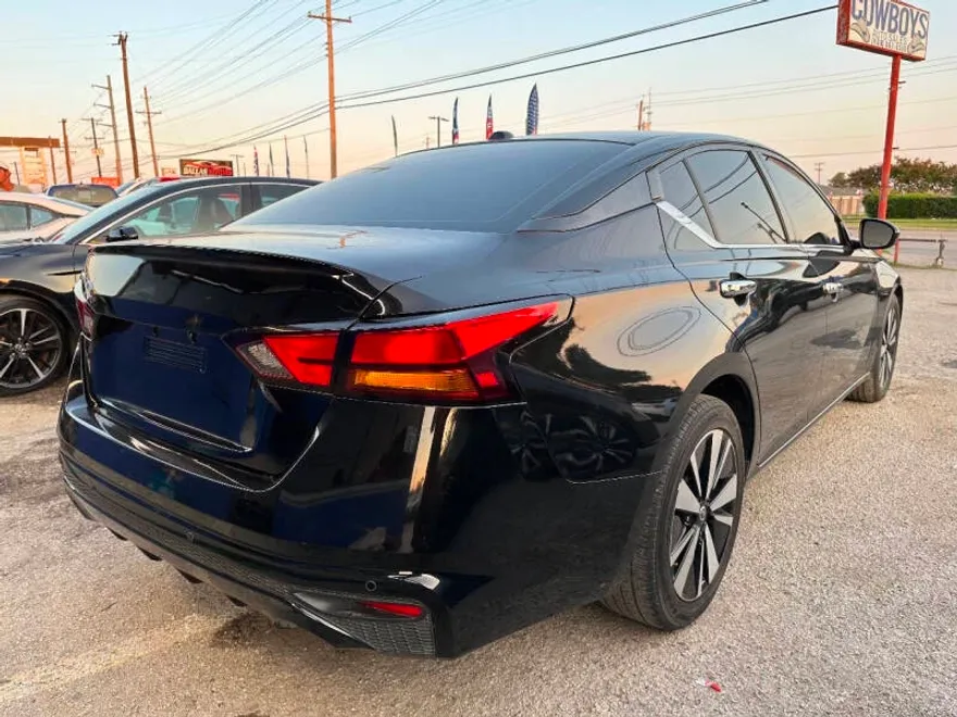 2021 Nissan Altima 2.5 SV photo 1