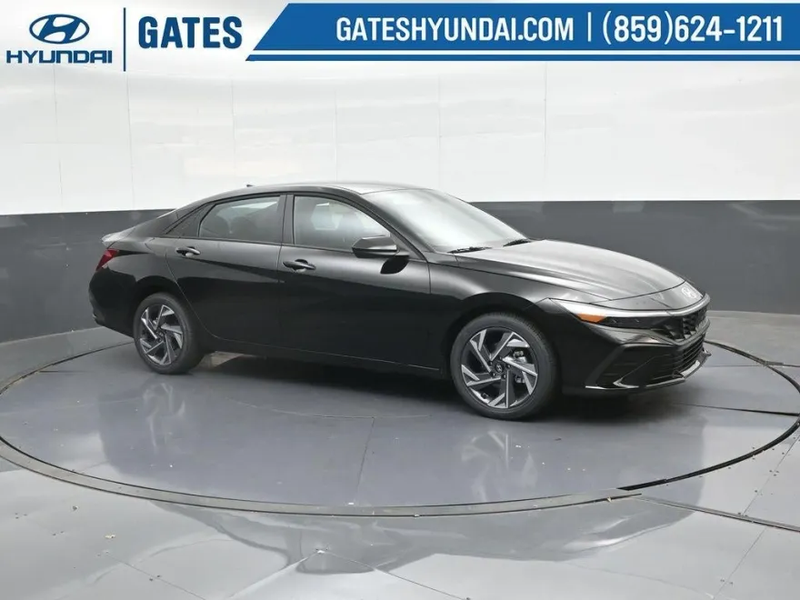2025 Hyundai Elantra SEL Sport photo 1