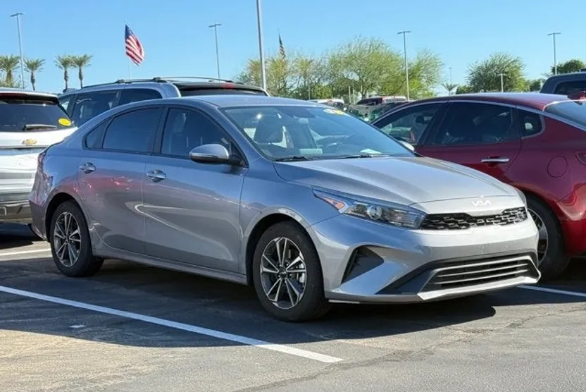 2024 Kia Forte LXS photo 1