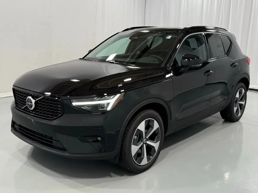 2026 Volvo XC40 Plus photo 1