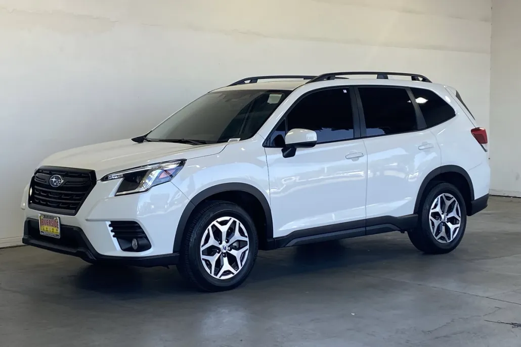 2023 Subaru Forester Premium photo 1