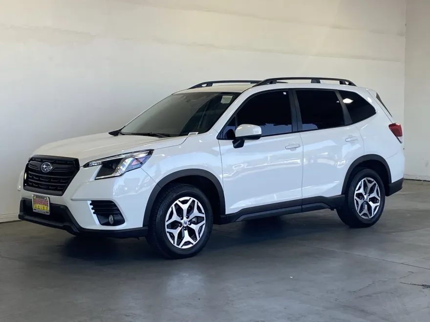 2023 Subaru Forester Premium photo 1