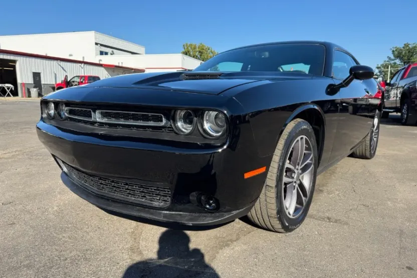 2019 Dodge Challenger SXT AWD photo 1
