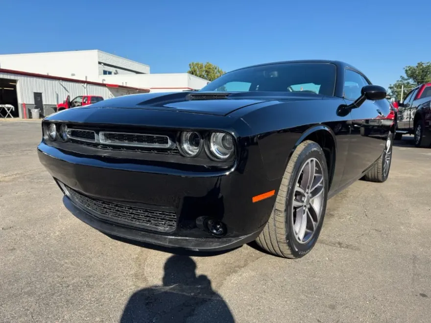 2019 Dodge Challenger SXT AWD photo 1