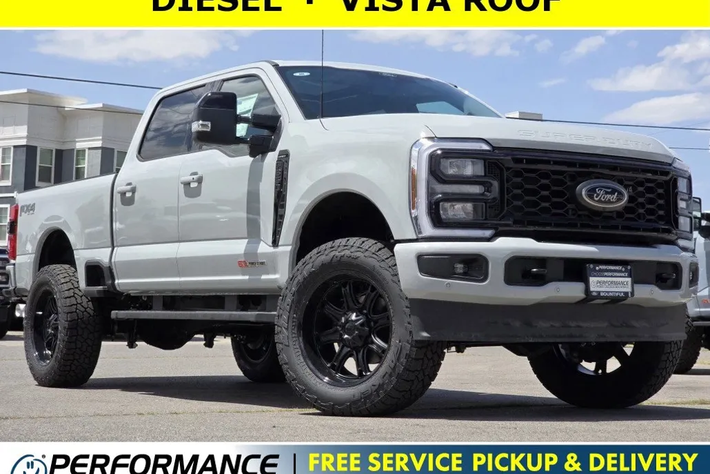 2025 Ford F-350 Lariat photo 1