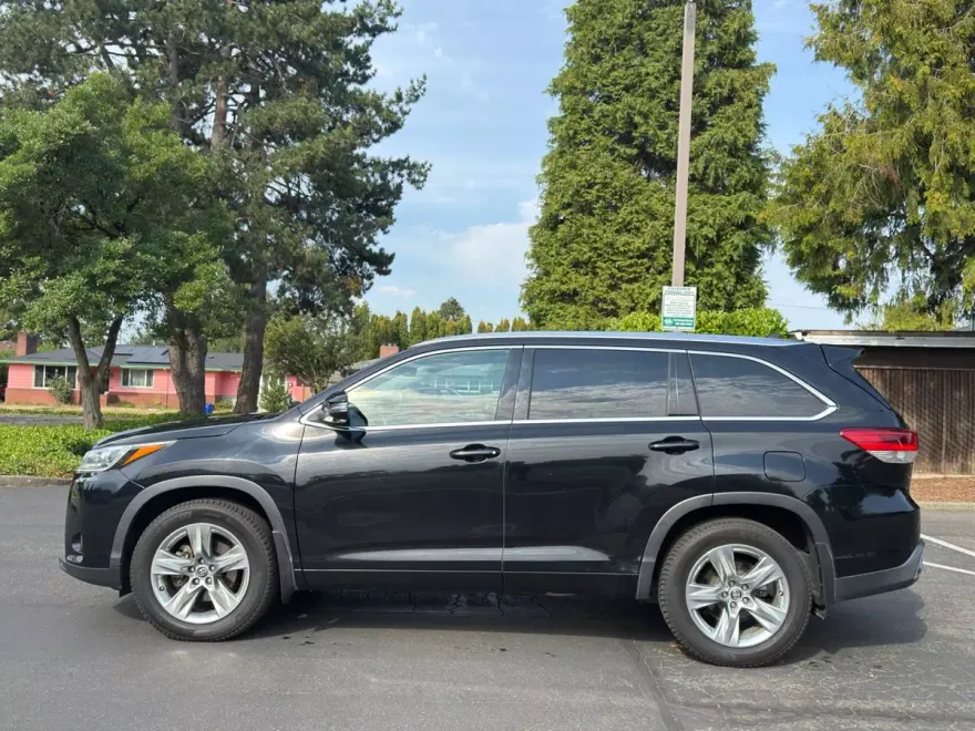 2018 Toyota Highlander Limited Sport photo 1