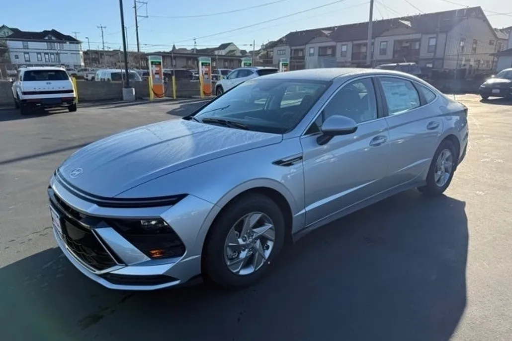 2025 Hyundai Sonata SE photo 1