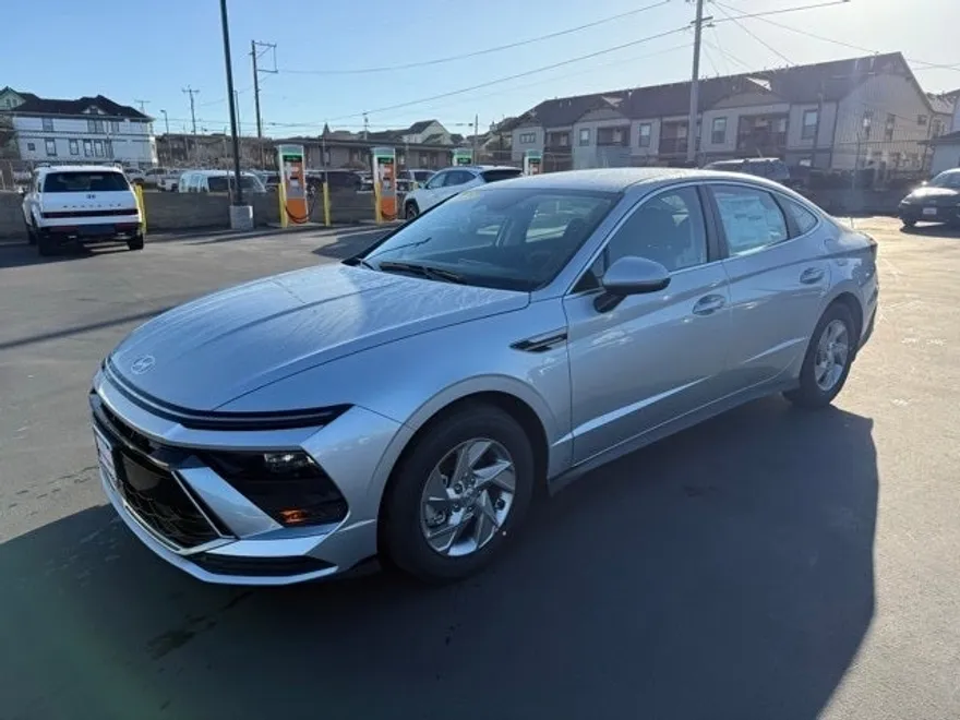 2025 Hyundai Sonata SE photo 1