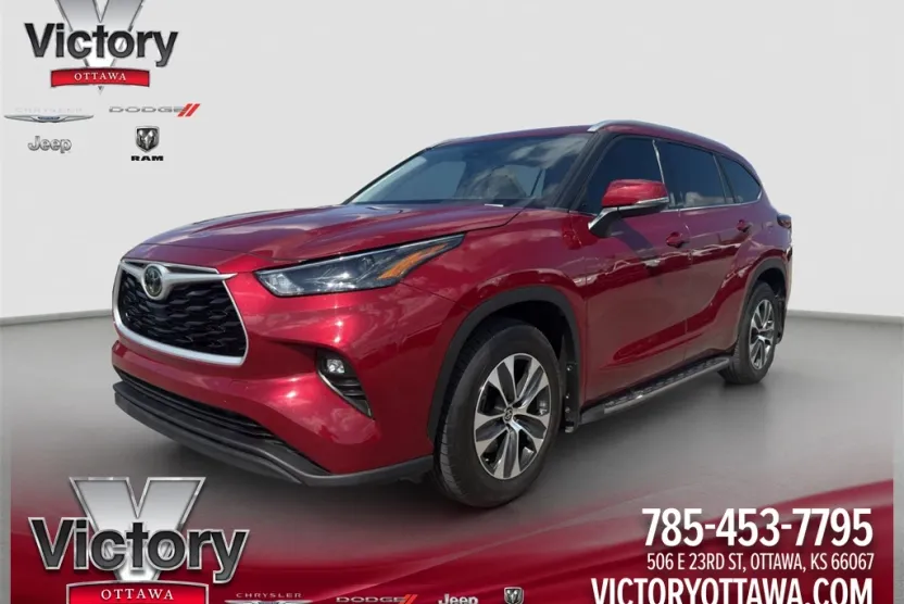 2022 Toyota Highlander XLE photo 1