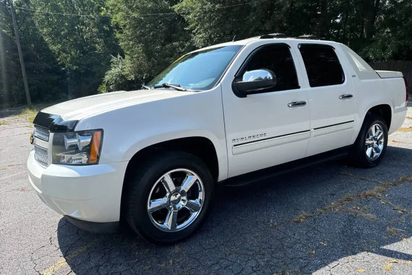 2012 Chevrolet Avalanche LTZ photo 1