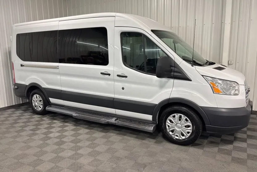 2016 Ford Transit XLT photo 1