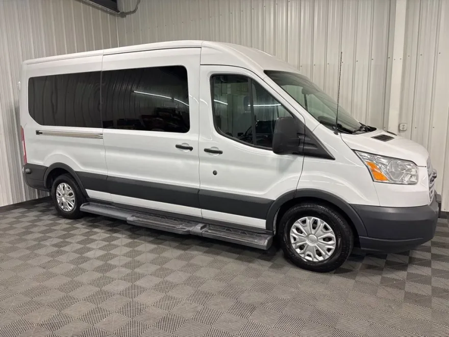 2016 Ford Transit XLT photo 1