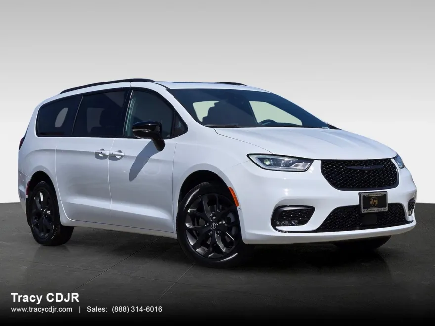 2025 Chrysler Pacifica Limited photo 1
