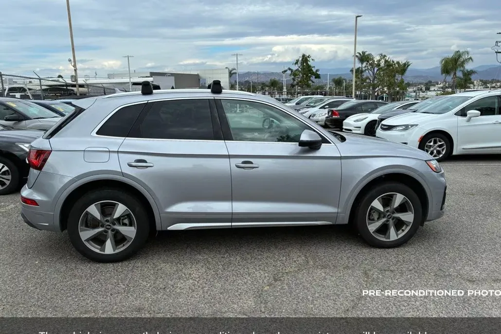 2022 Audi Q5 40 Premium Plus photo 1