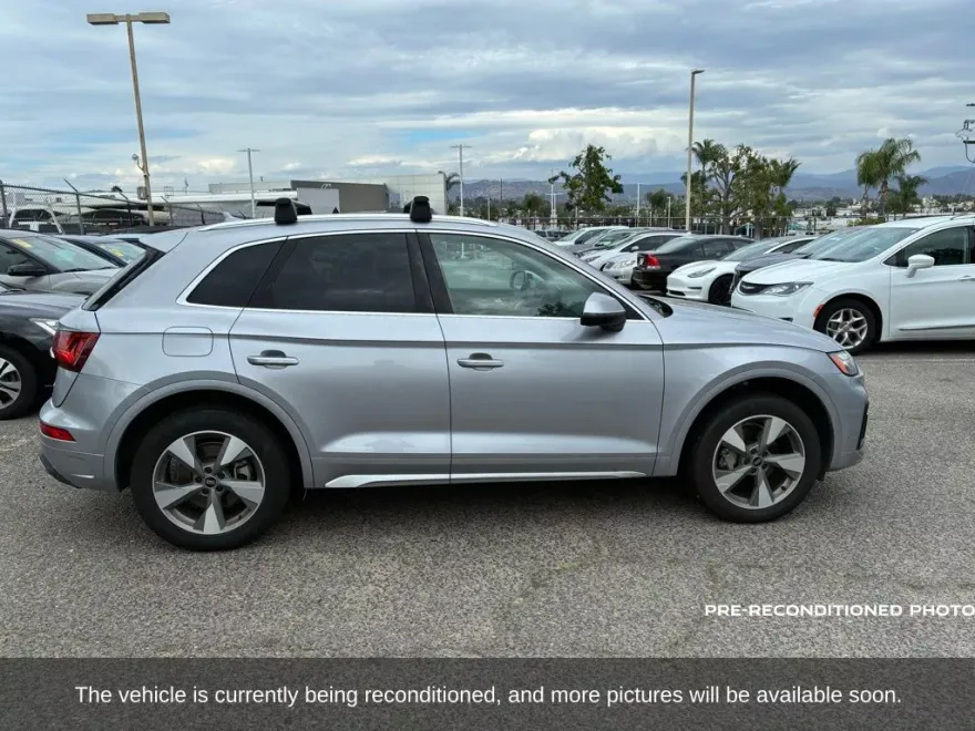 2022 Audi Q5 40 Premium Plus photo 1
