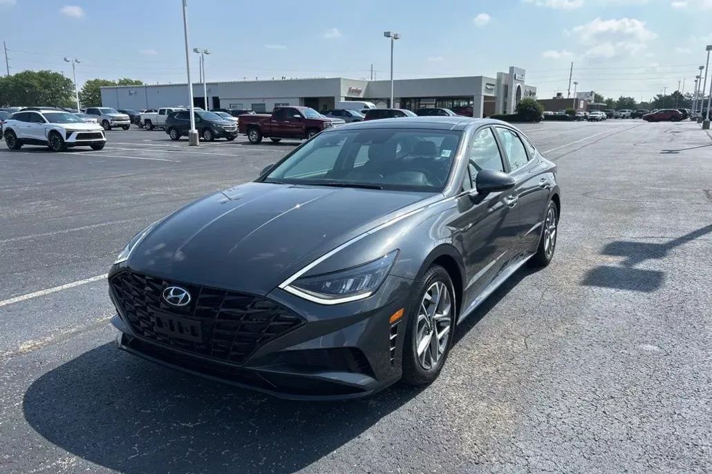 2022 Hyundai Sonata SEL photo 1