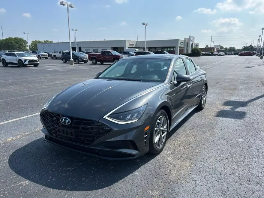 2022 Hyundai Sonata SEL photo 1