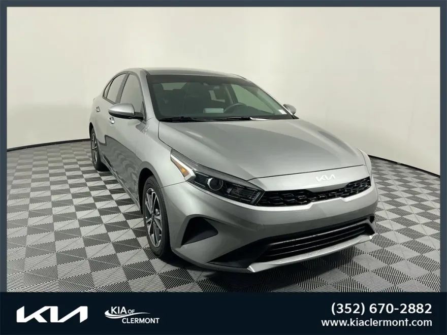 2023 Kia Forte LXS photo 1