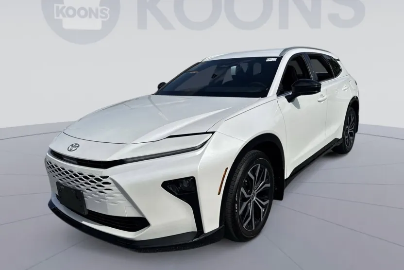 2025 Toyota Crown Signia XLE photo 1