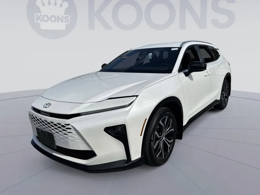 2025 Toyota Crown Signia XLE photo 1