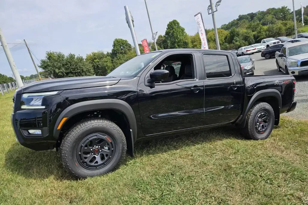 2025 Nissan Frontier PRO-4X photo 1