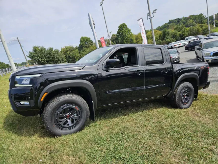 2025 Nissan Frontier PRO-4X photo 1