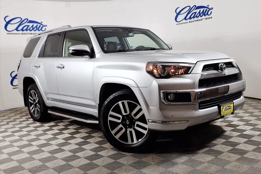 2019 Toyota 4Runner SR5 photo 1