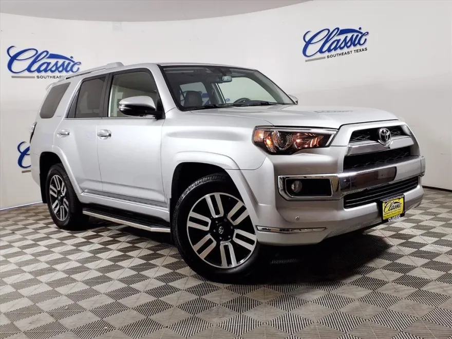 2019 Toyota 4Runner SR5 photo 1