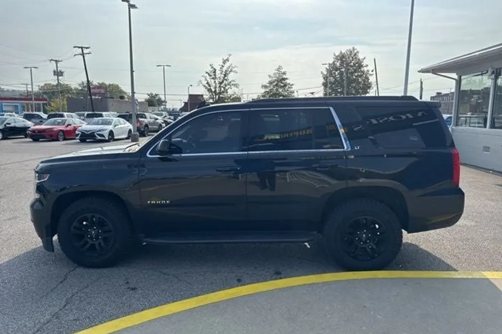 2019 Chevrolet Tahoe LT photo 1