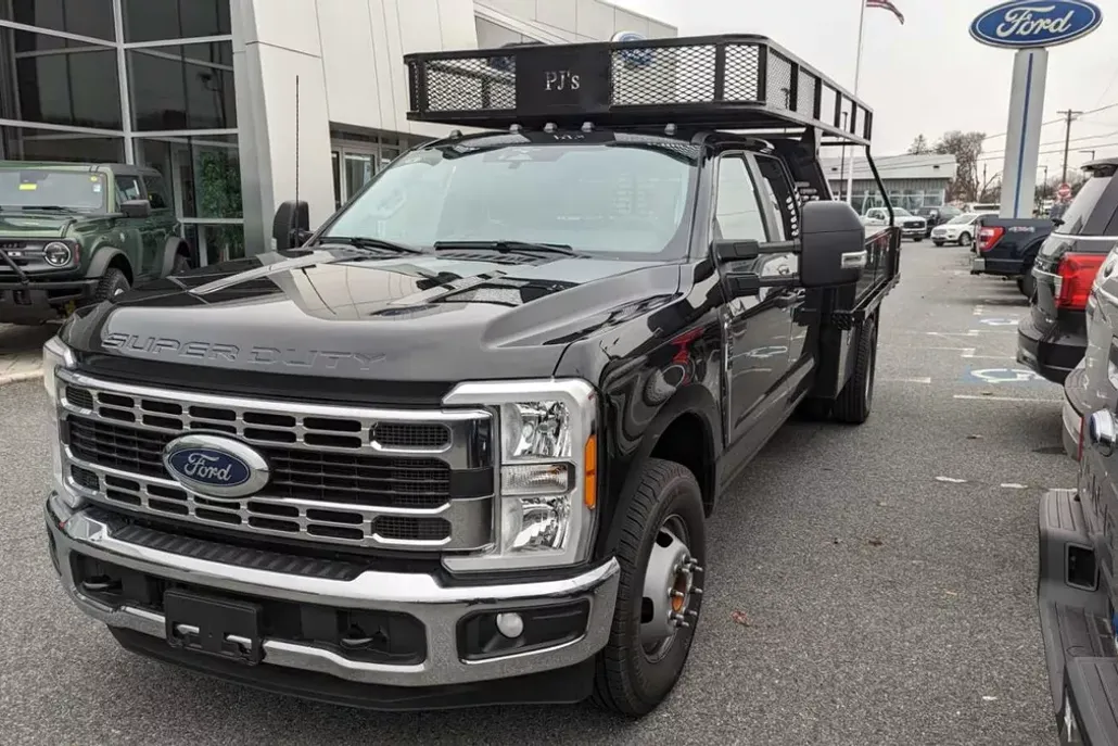 2023 Ford F-350 XL photo 1
