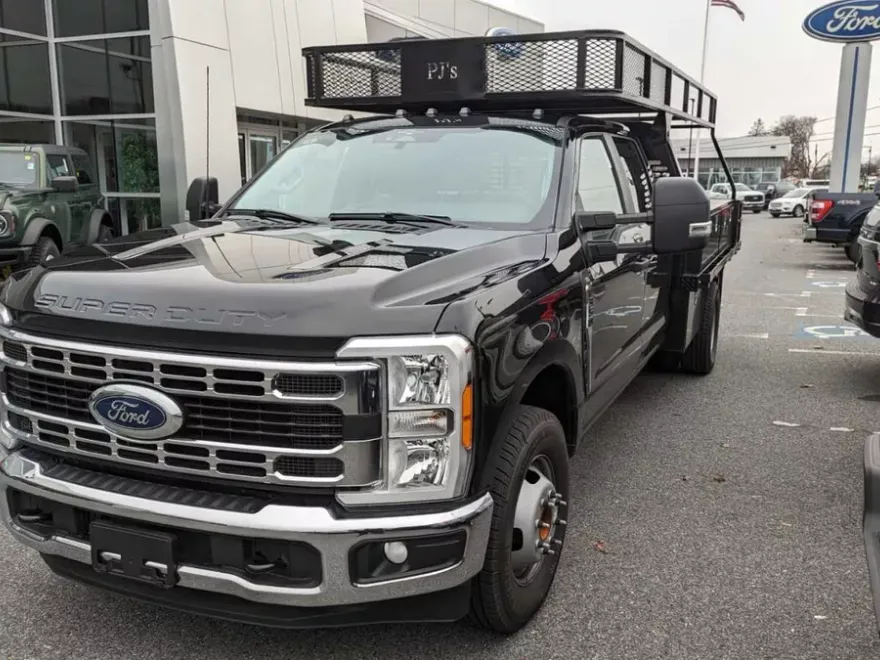 2023 Ford F-350 XL photo 1