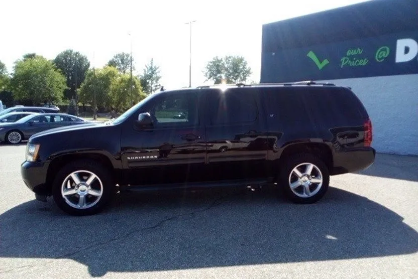 2014 Chevrolet Suburban LT photo 1