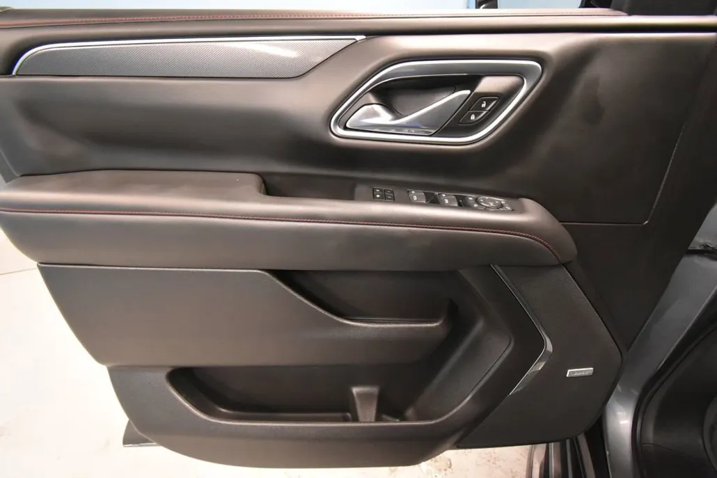 2021 Chevrolet Suburban RST photo 1
