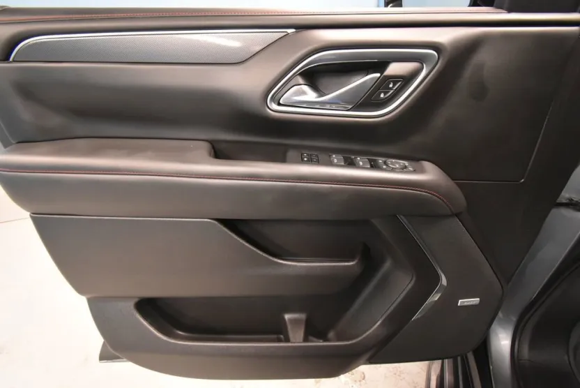 2021 Chevrolet Suburban RST photo 1