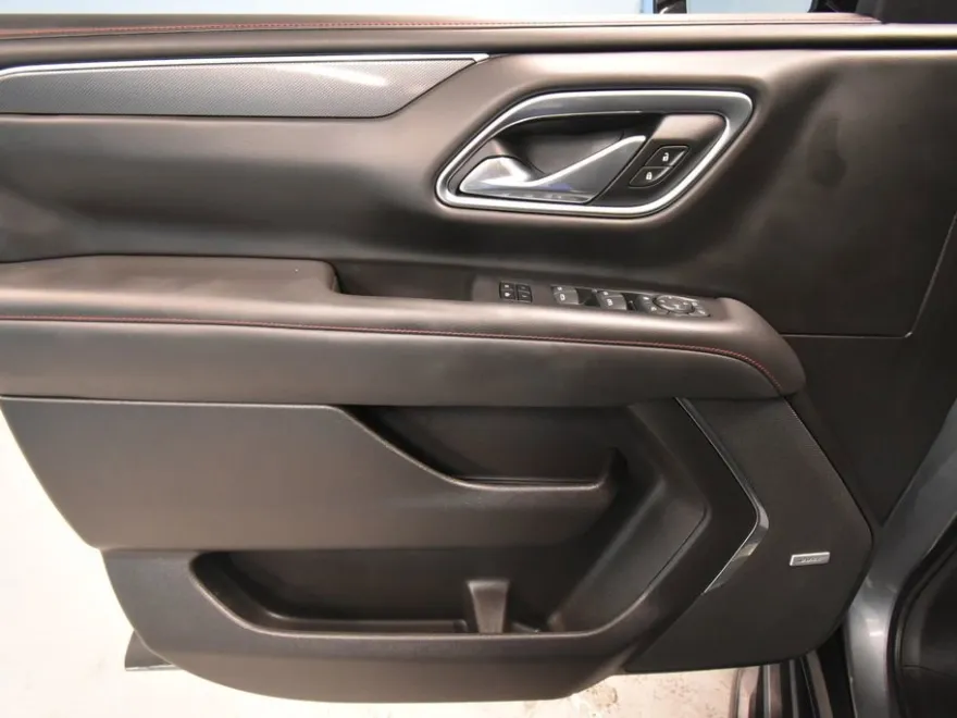 2021 Chevrolet Suburban RST photo 1