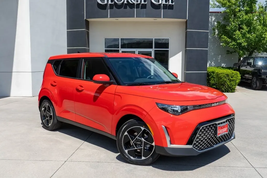 2025 Kia Soul EX photo 1