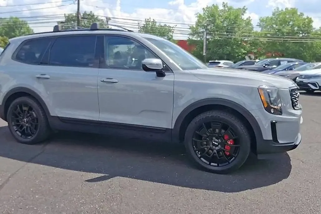 2022 Kia Telluride SX photo 1